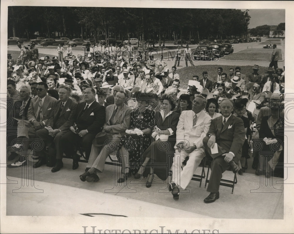 1946 Press Photo People Gather at Baylor University Houston, College of Medicine - Historic Images