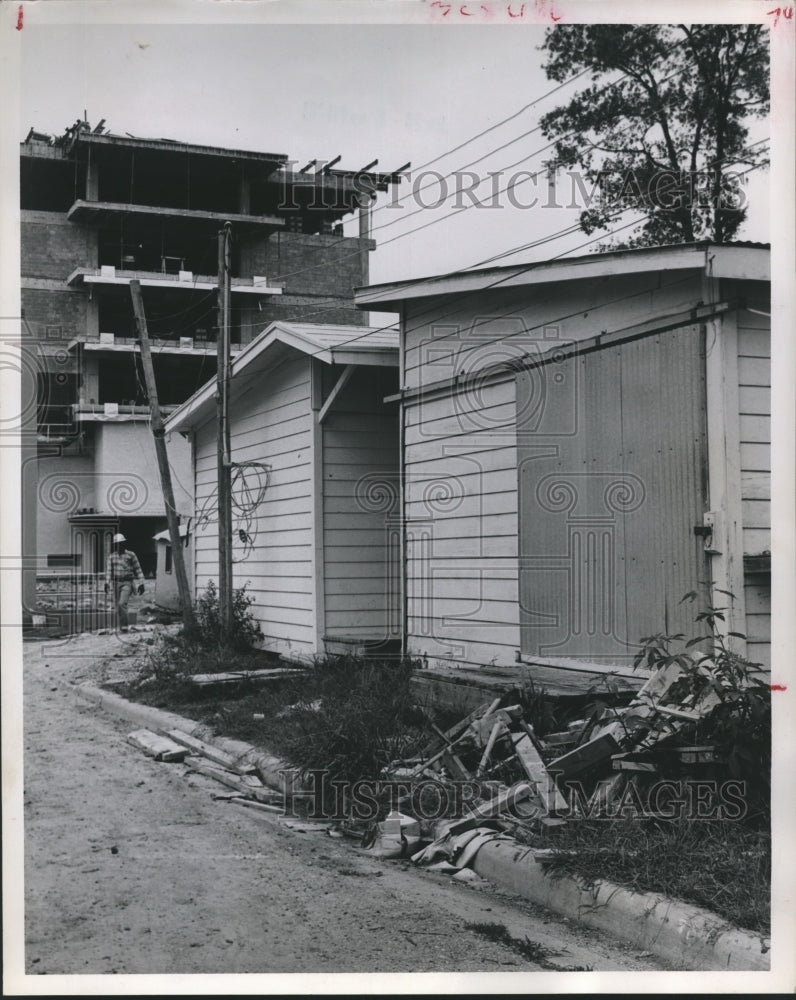 1961 Press Photo modest structure among Baylor University College of Medicine-Historic Images