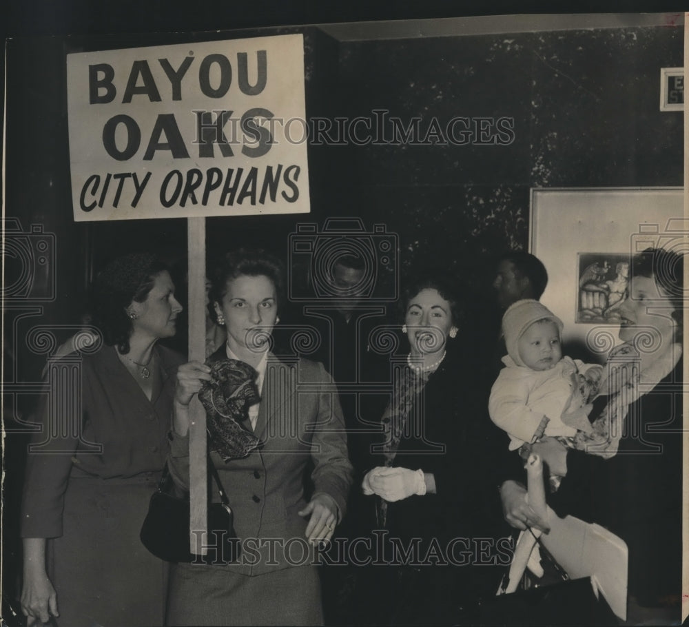 1961 Press Photo Bayou Oaks Housewives March on City Hall about Lack of Water - Historic Images