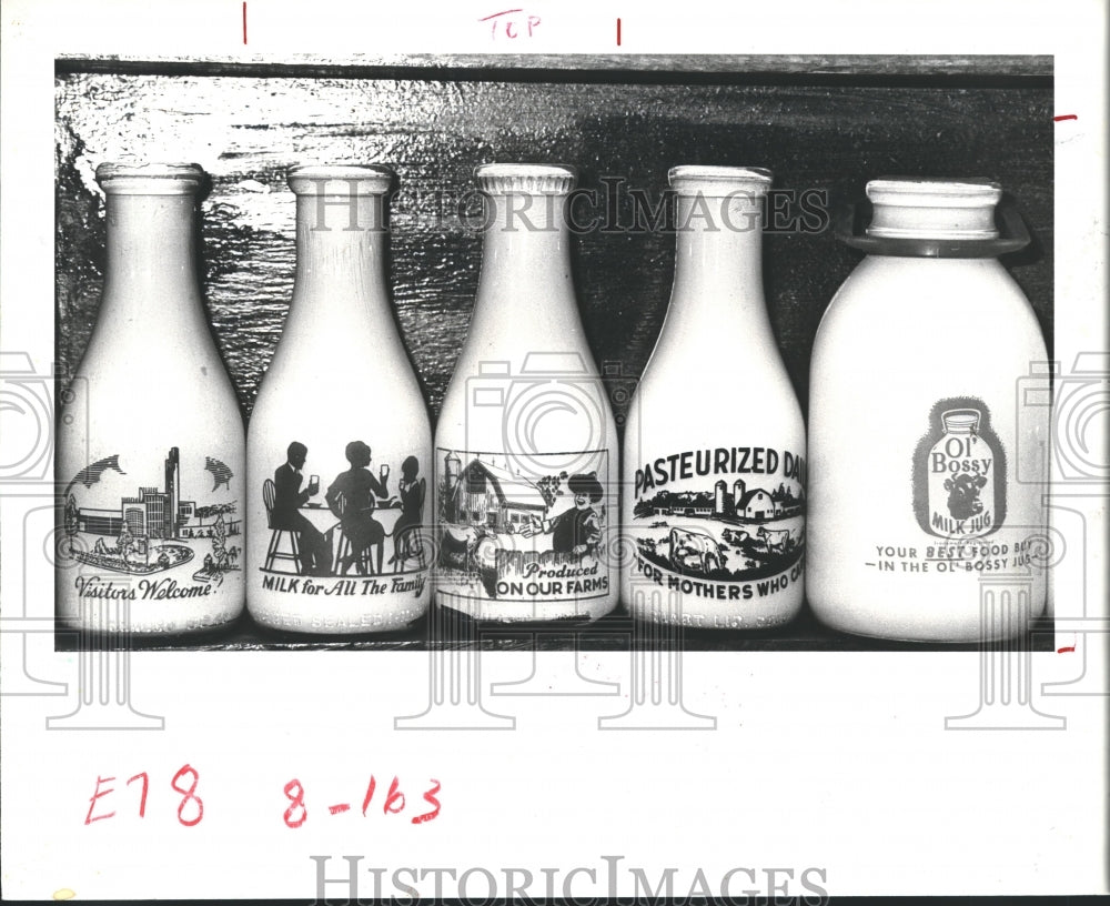1978 Press Photo Milk bottles the way they once were delivered to the doorstep - Historic Images