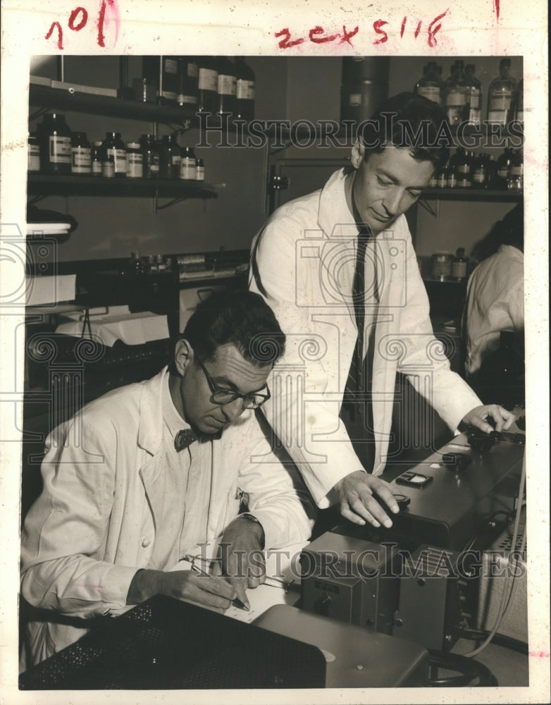 1958 Press Photo Medical Technicians at Bird Clinic, Houston - hca10912 - Historic Images