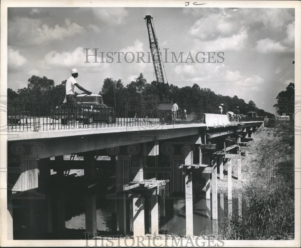 1968 Press Photo Workman finish bridge over Cedar Bayou, Texas - hca11622 - Historic Images