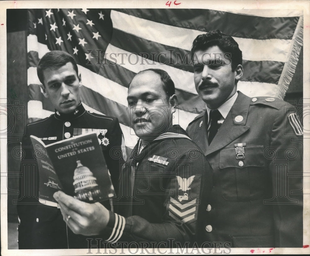 1970 Press Photo Servicemen Represent U.S at Houston Naturalization Ceremony - Historic Images