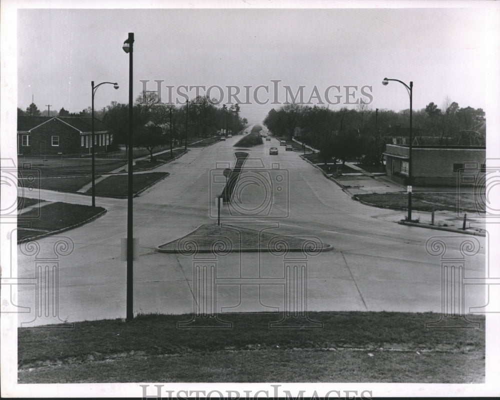 1961 Press Photo Broadway Street on Gulf Freeway Facing South Toward Airport - Historic Images