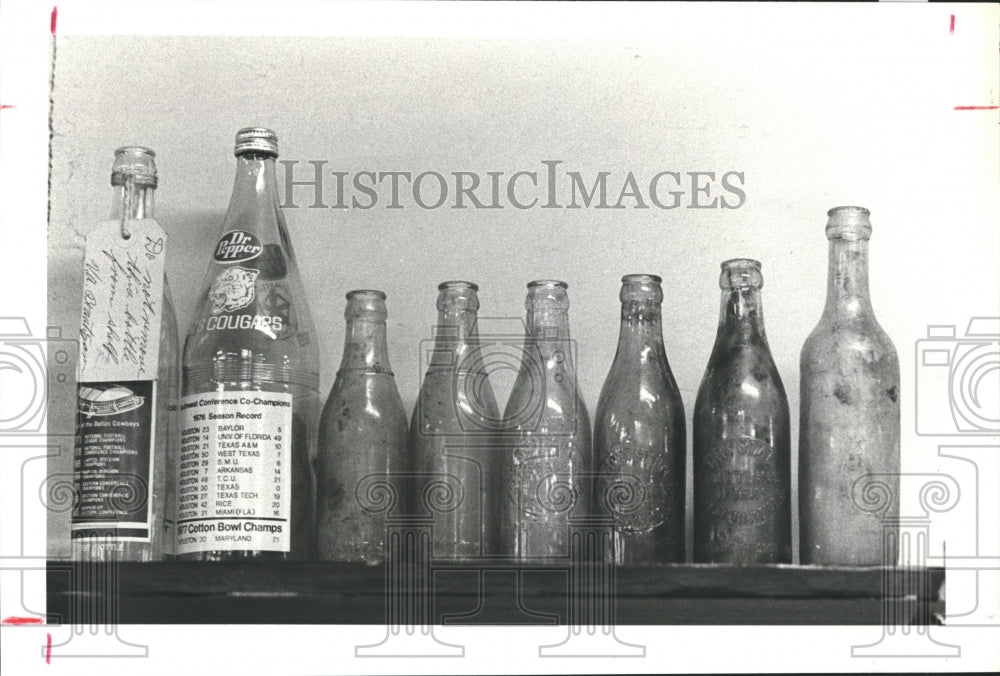 1978 Press Photo Collection of Old Bottles on Shelf At Brautigan&#39;s Antique Store - Historic Images