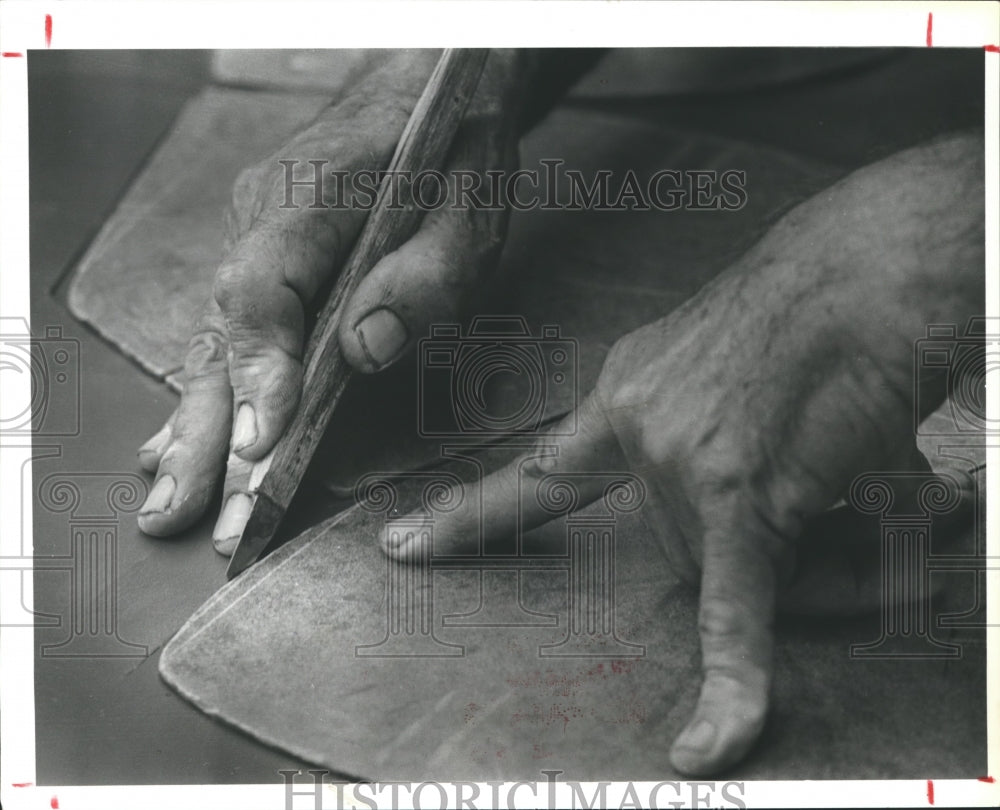 1981 Press Photo Hands of a boot maker - hca12242 - Historic Images