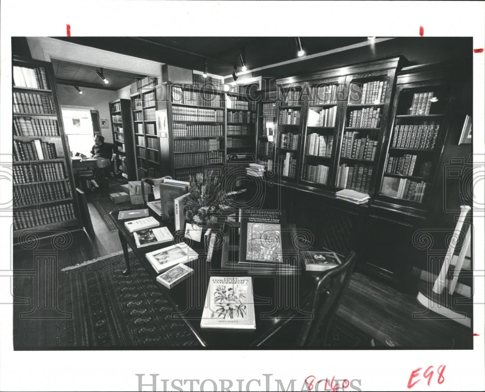 1980 Press Photo Elegant book store at Detering Book Gallery, Houston - Historic Images