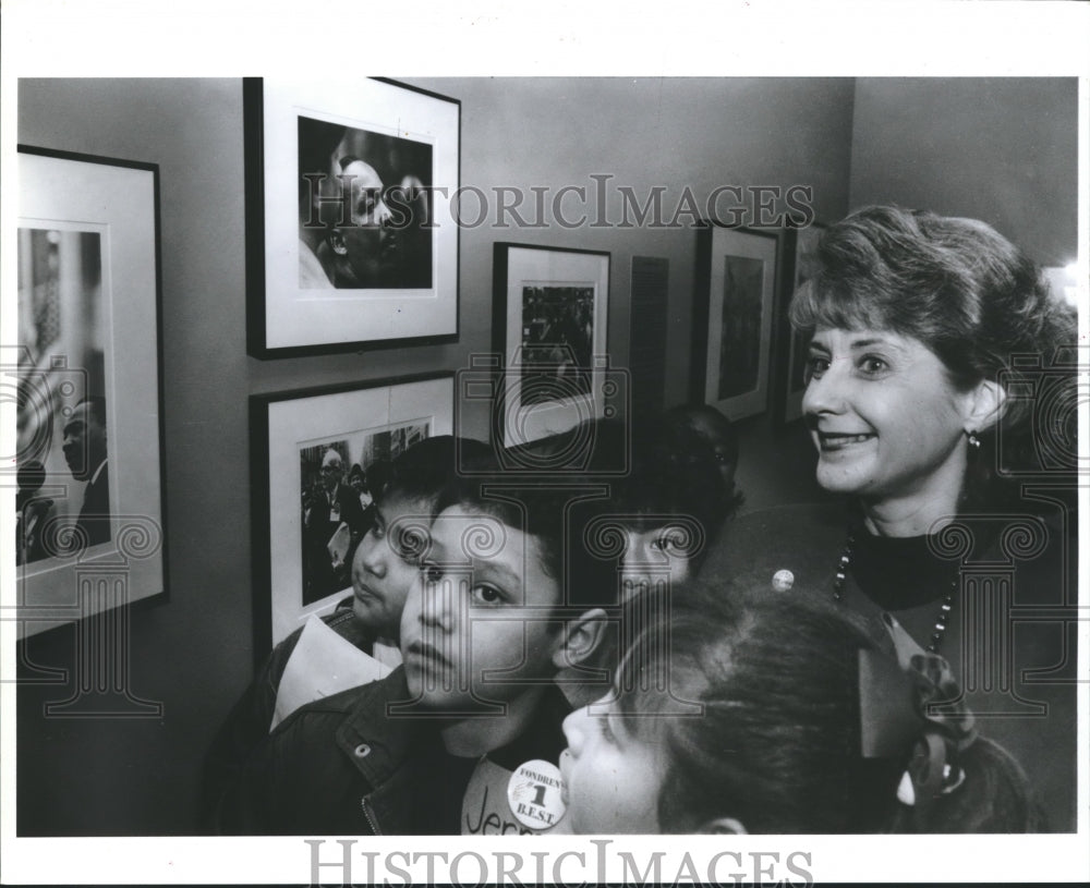 1991 Press Photo Students visit the Museum of Fine Arts for Black History Month - Historic Images