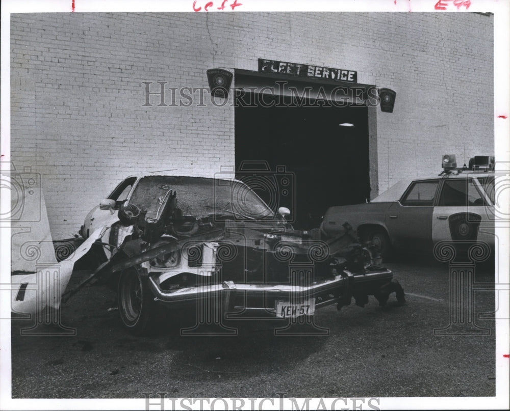 1977 Press Photo Car destroyed by bomb, Houston - hca12252 - Historic Images