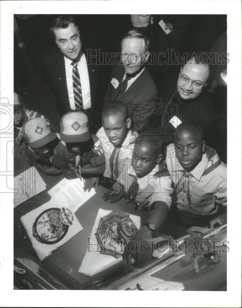 1993 Press Photo Gene McDavid, Judge Jon Lindsay, Curtis Guillory & Boy Scouts. - Historic Images
