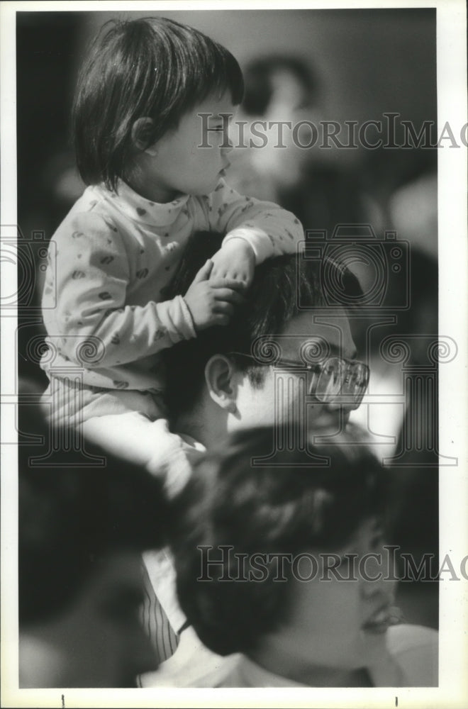 1986 Press Photo Angela Chen Gets Shoulder View of Chinese New Year Festivities - Historic Images