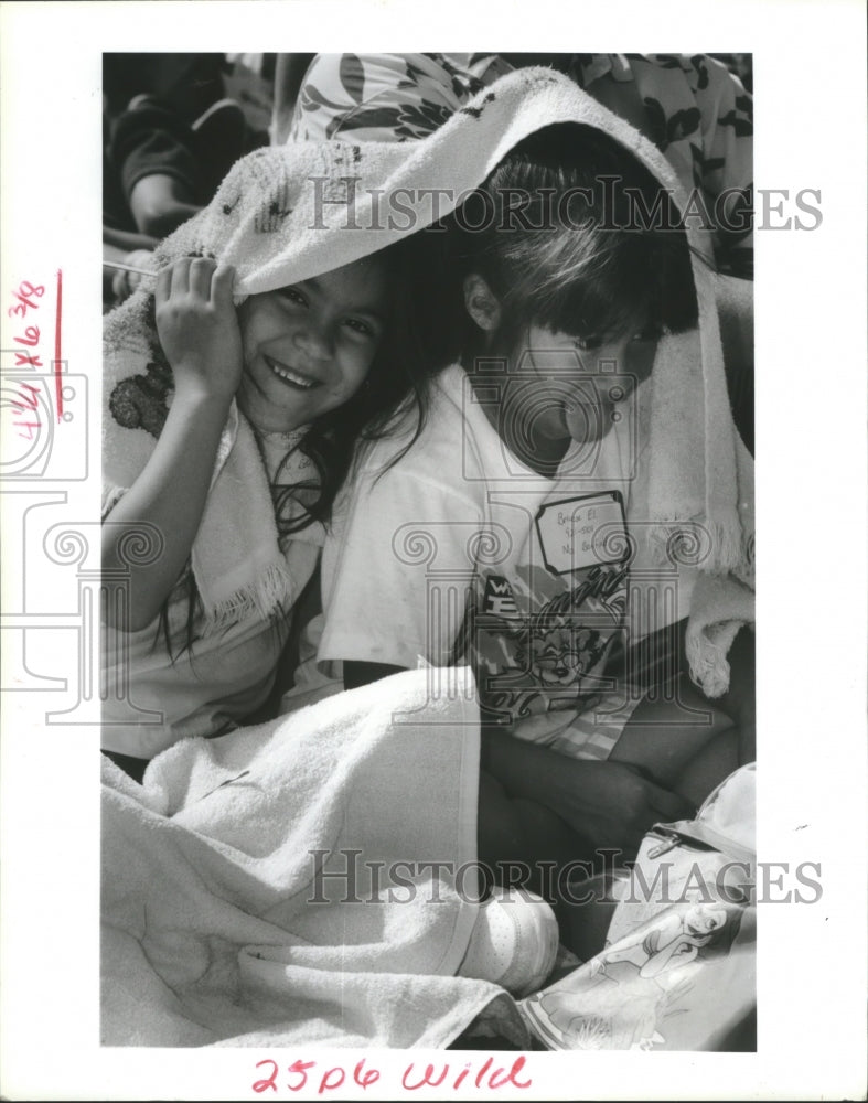 1992 Press Photo Alana Landa and Monica Limon at Clean Houston Litter Party - Historic Images