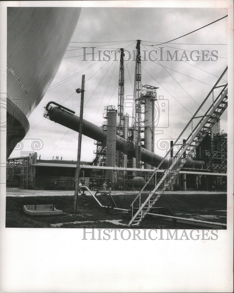 1959 Press Photo Cities Service Co. Plant &amp; Longest Tower. - hca12582 - Historic Images