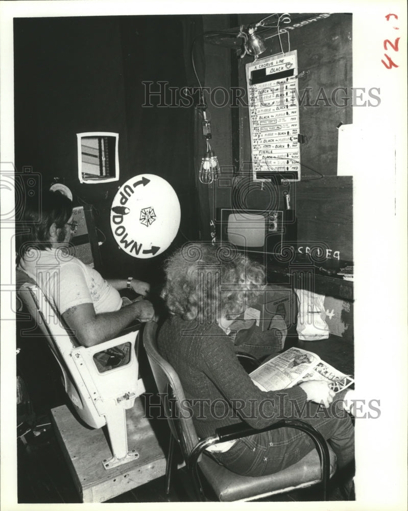 1978 Press Photo Winch Operator Ralph LeGrande &amp; Friend at Chorus Line Play. - Historic Images