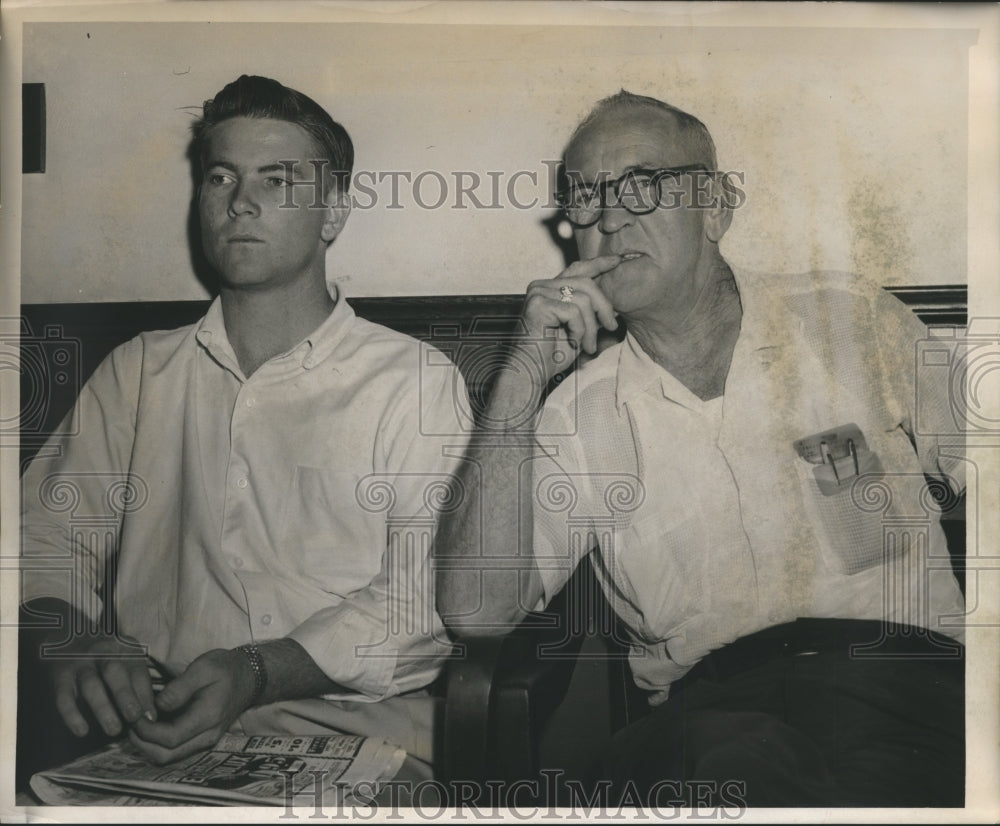 1955 Press Photo V.R. Klingaman & Gene Klingaman, City land scandal, Houston - Historic Images