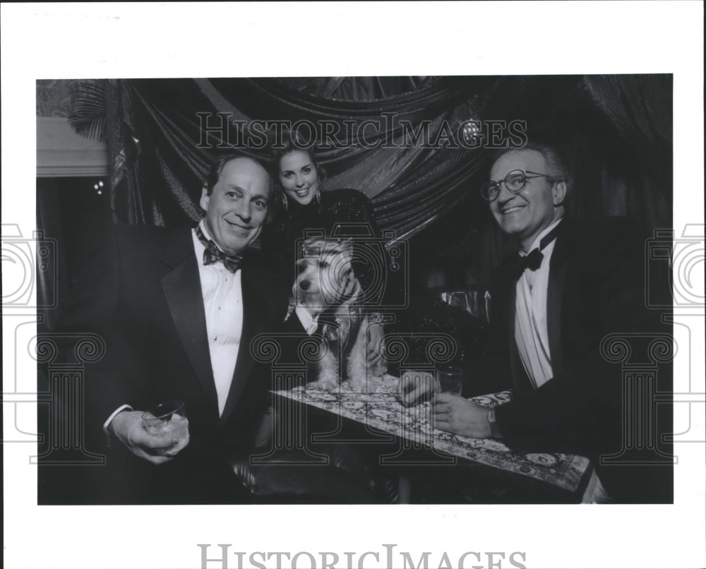 1992 Press Photo Attendees &amp; Dog At Citizens For Animal Protection of Houston. - Historic Images