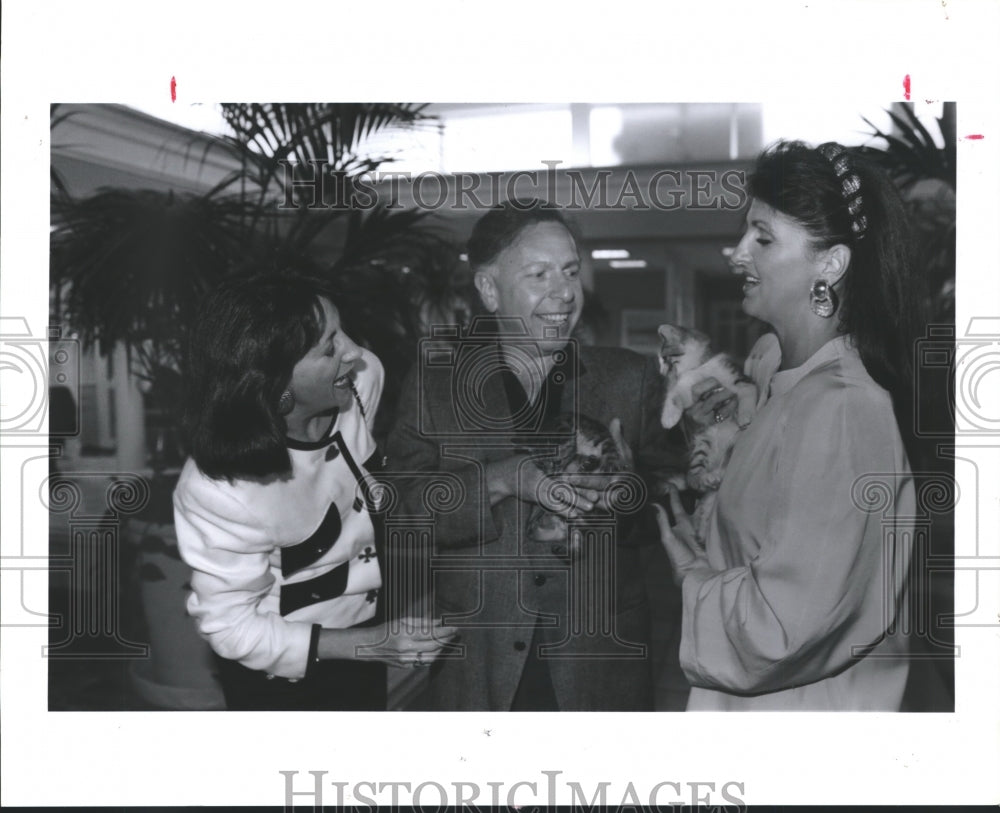 1991 Press Photo Attendees Of Citizens For Animal Protection of Houston Gala. - Historic Images