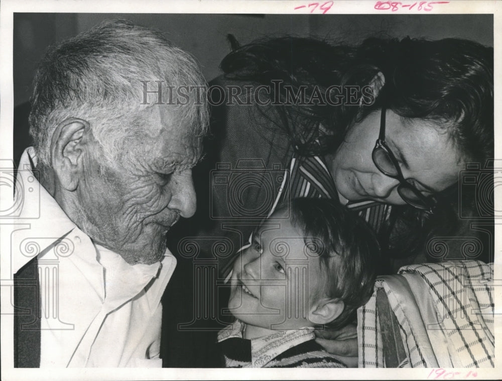 1972 Press Photo Group at Casa de Amigos Health Department, Houston - hca13106-Historic Images