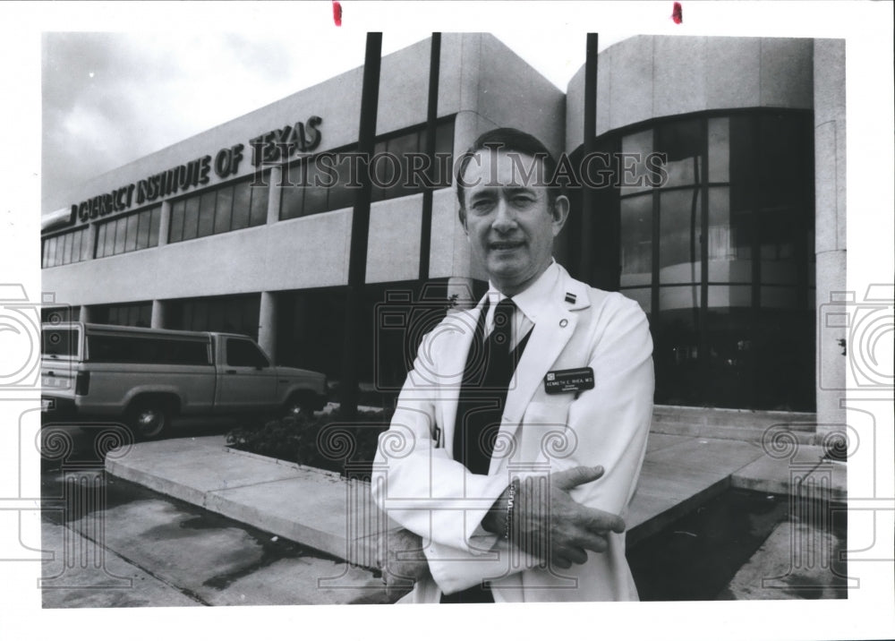 1989 Press Photo Dr. Kenneth Rhea of the Cataract Institute of Texas - hca13110 - Historic Images