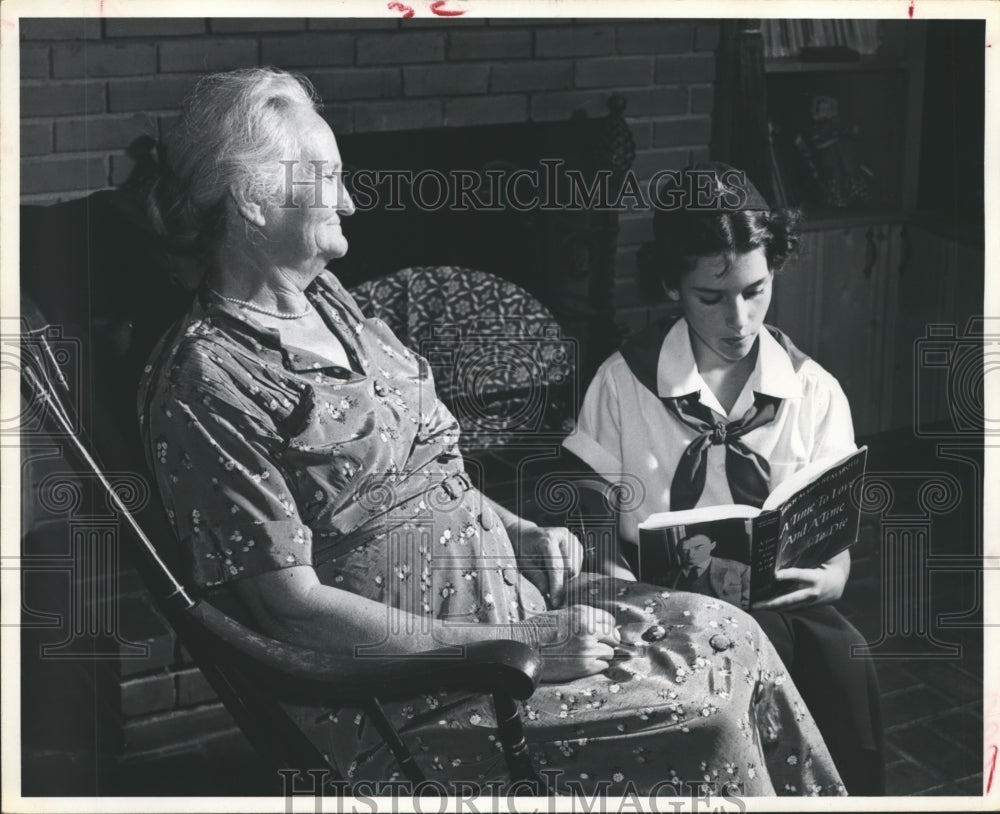 1962 Press Photo Camp Fire Girl reads book, Houston - hca13244 - Historic Images