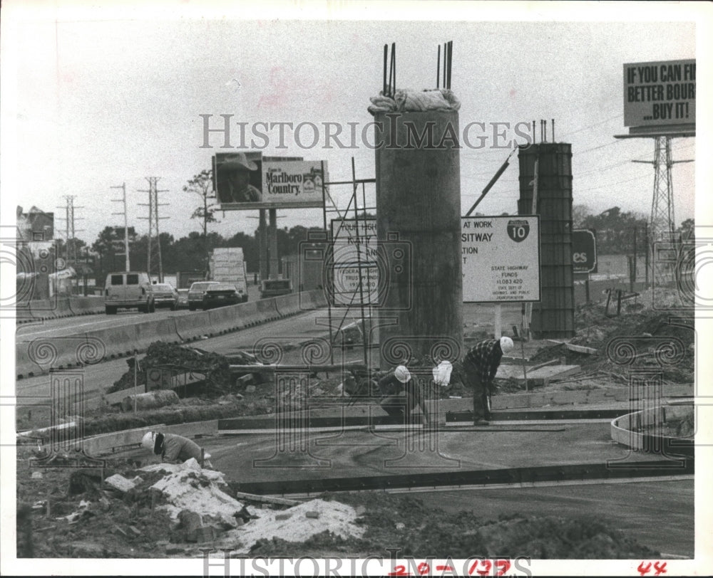 1984 Press Photo Construction of Katy Freeway in Houston. - hca13273 - Historic Images