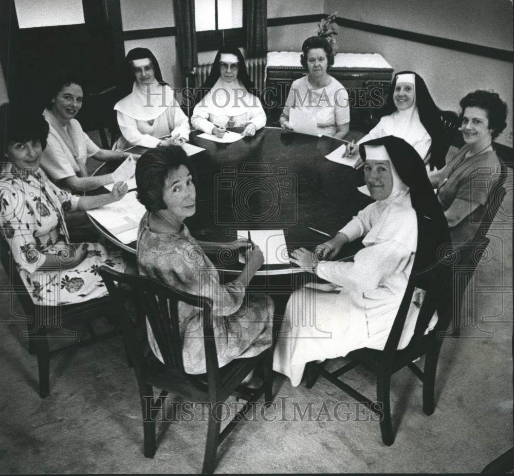 1966 Press Photo Attendees of Staff Conference at Convent of the Good Shepherd. - Historic Images