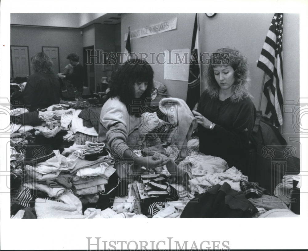 1992 Press Photo Kay Watts and Reyna Alcala search donated clothing, Texas - Historic Images