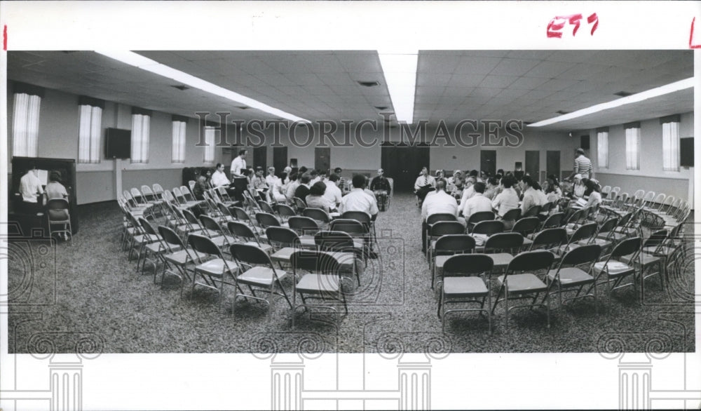 1977 Press Photo Members meeting at the church in Houston - hca13650 - Historic Images