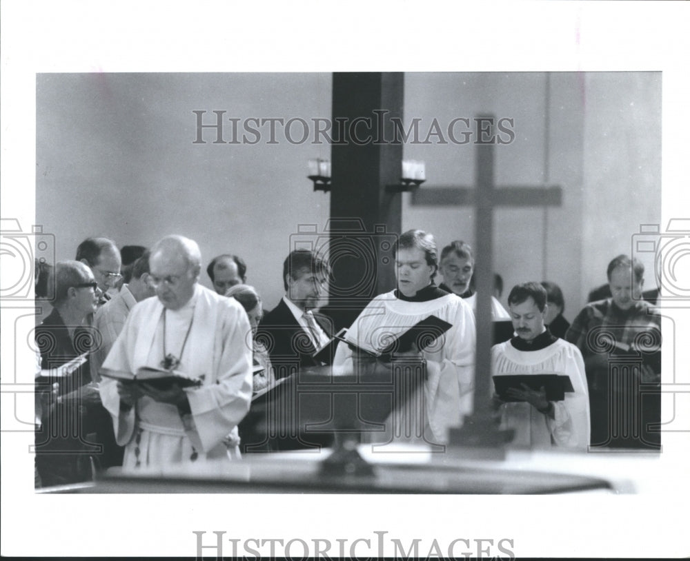 1992 Press Photo Rev. Edwin D. Peter &amp; Choir at Christ The King Lutheran Houston - Historic Images