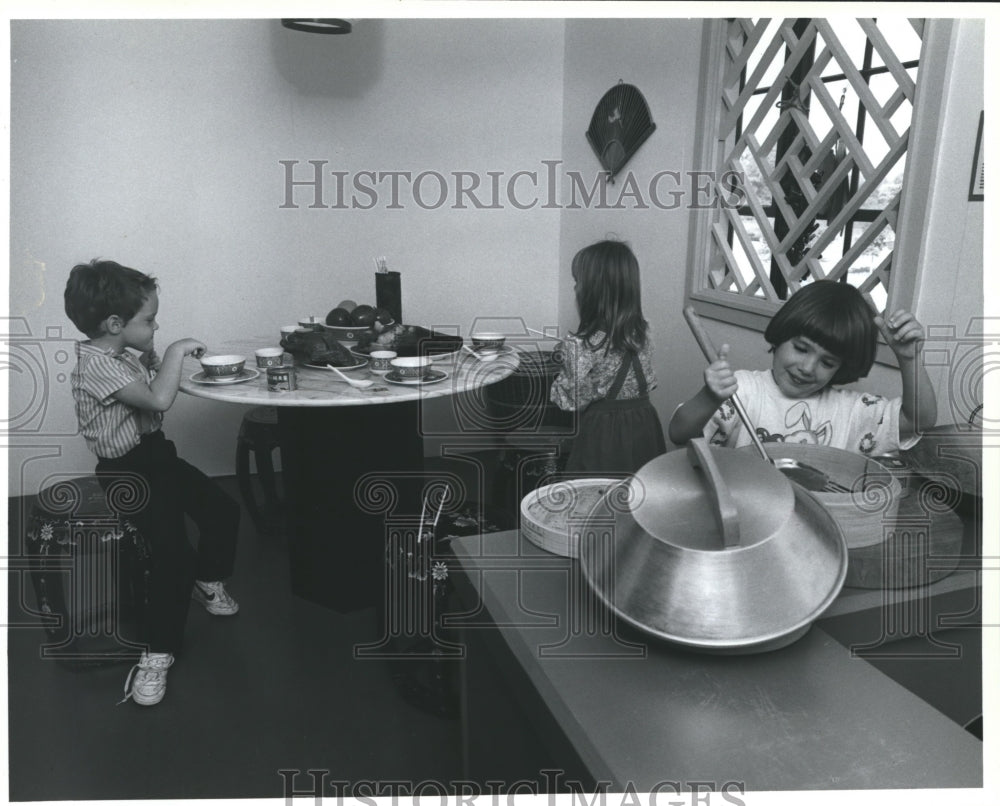 1988 Press Photo Kids Preparing Chinese Dinner The Children&#39;s Museum in Houston. - Historic Images