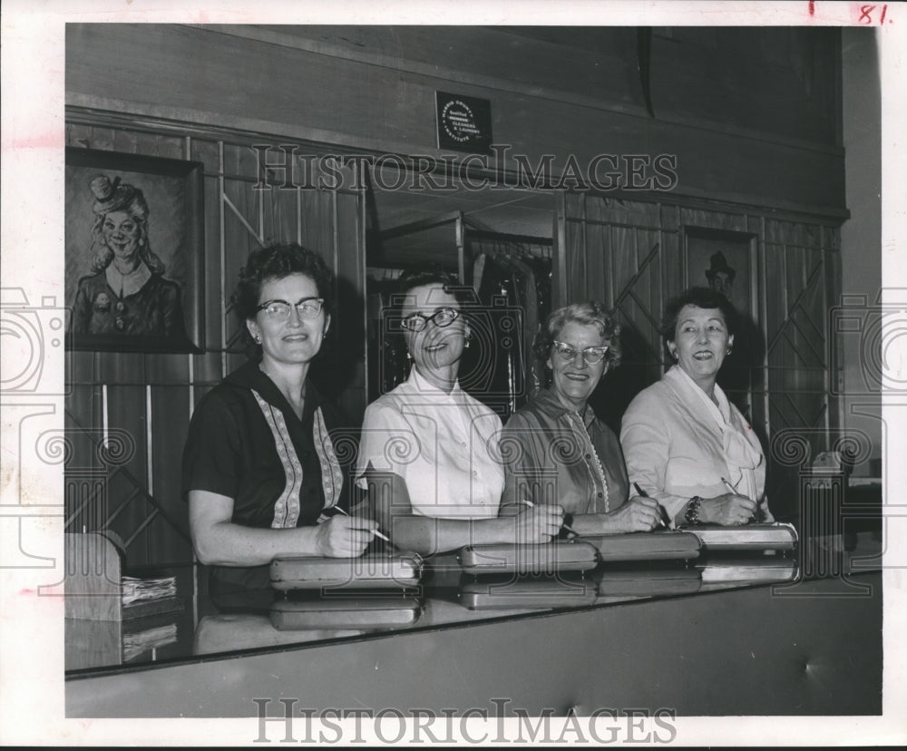 1959 Press Photo Ladies of the Campers Cleaners, Houston - hca13787 - Historic Images