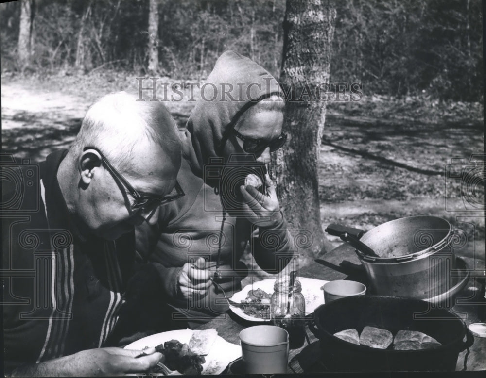 1966 Press Photo Men enjoy Meal time while camping in Texas - hca13805 - Historic Images