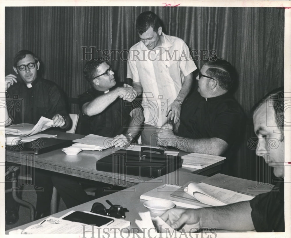 1970 Press Photo Meeting of Catholic Priests in Houston - hca13817 - Historic Images