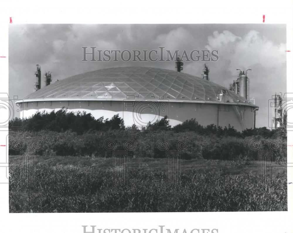 1986 Press Photo Aluminum dome on Conservatek oil storage tanks - hca13869 - Historic Images