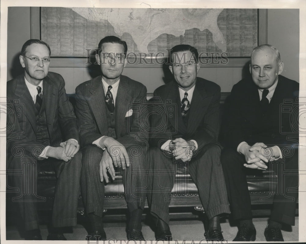 1947 Press Photo Officials of the Continental Oil Co. at Houston Conference - Historic Images