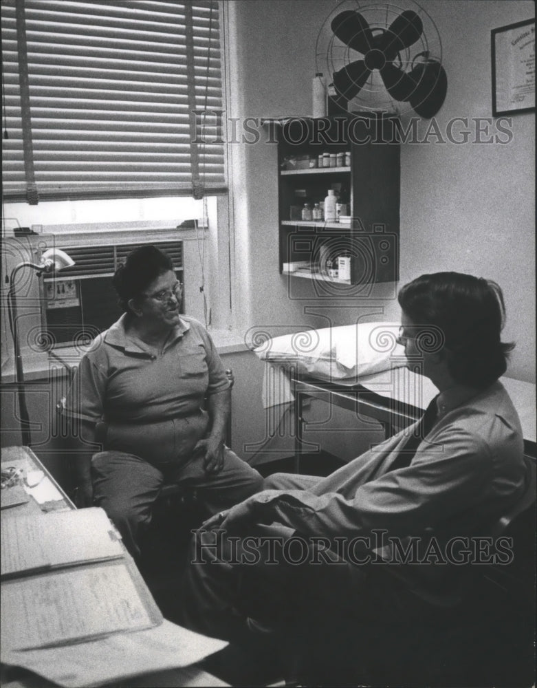 1972 Press Photo Sister Laura Striker Talks To Joe Ruano at Office, Carville LA. - Historic Images