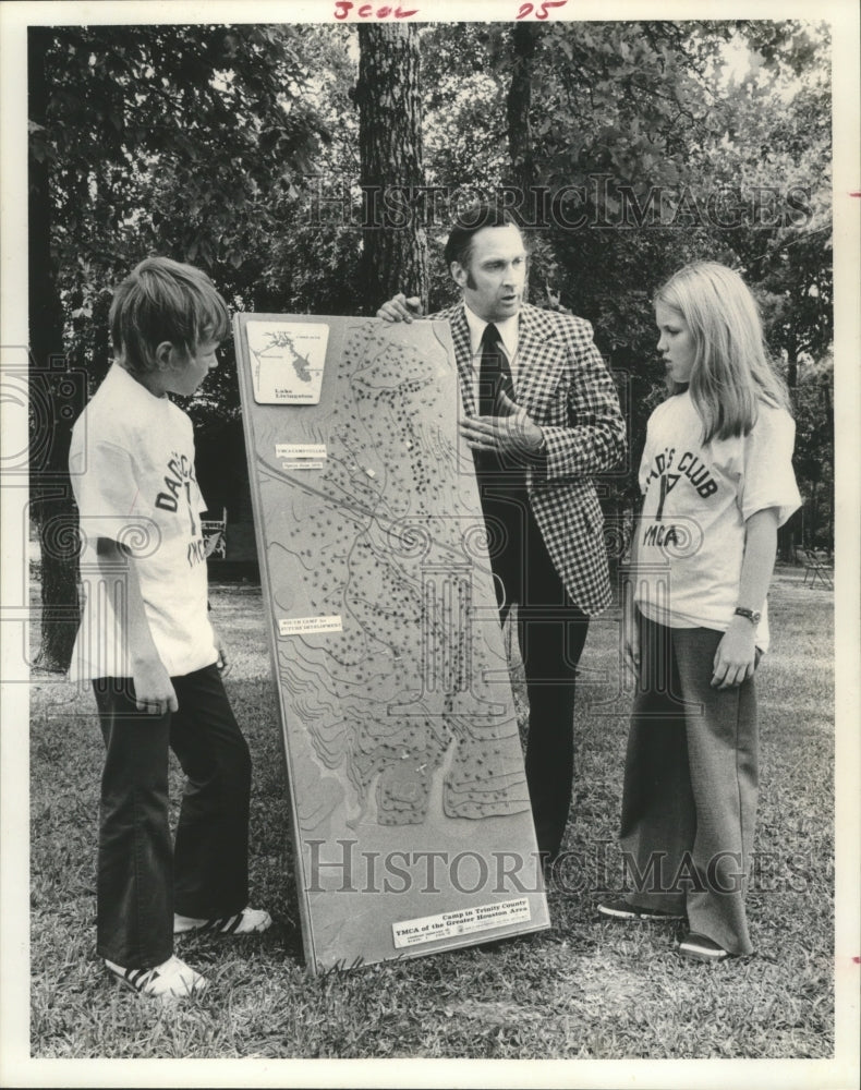 1975 Director Chuck Webster Shows Camp Cullen Map to youngsters - Historic Images