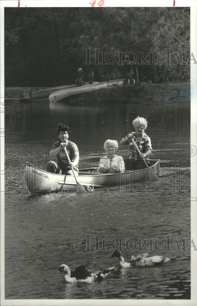 1981 Press Photo Marty Purdue & Olga Richards At Camp Pie Tree. Texas. - Historic Images
