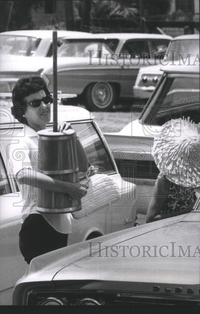 1963 Press Photo Antique Butter Churn Purchased by Cleveland, Texas Resident. - Historic Images