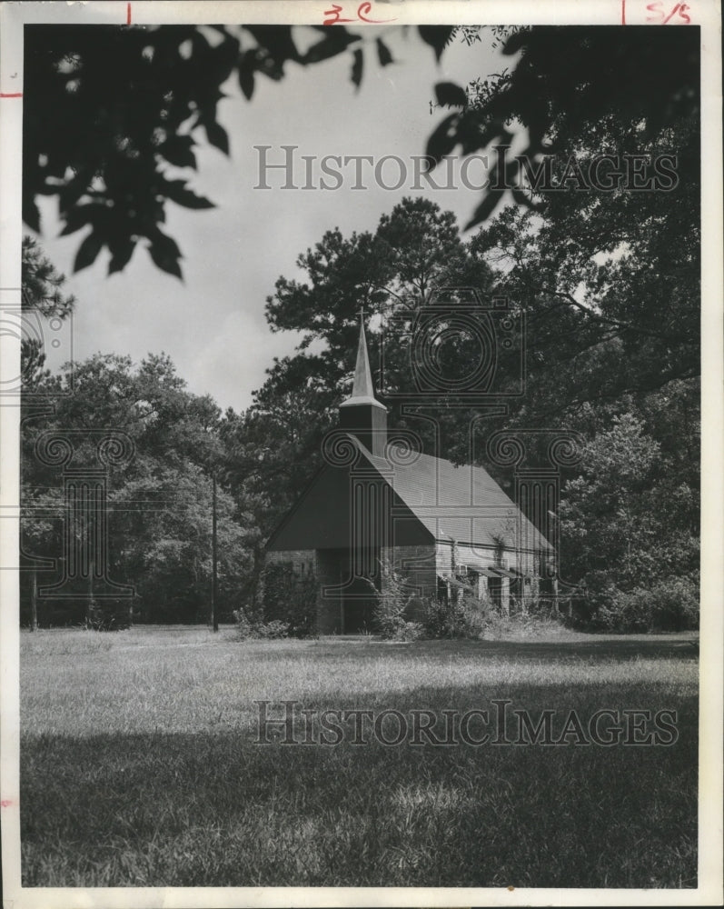 1969 Press Photo Little St Luke&#39;s Presbyterian Church in Woods Cleveland, Texas. - Historic Images