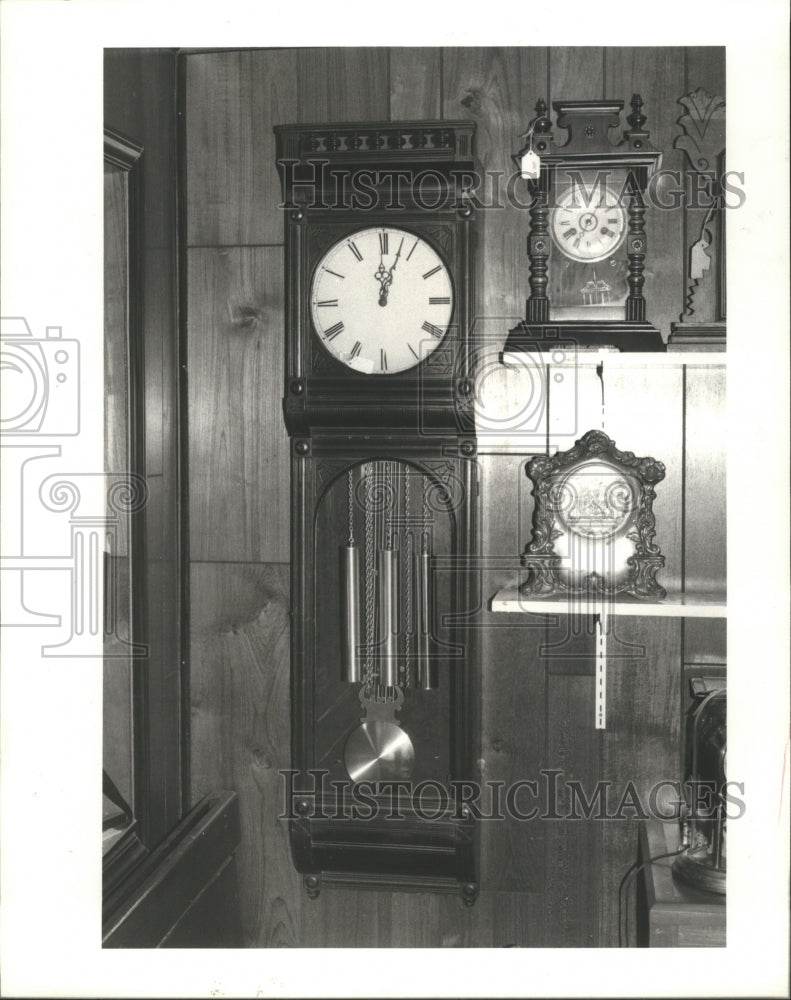 1984 Press Photo 1870 American Regulator by Welch Clocks With Westminster Chimes - Historic Images