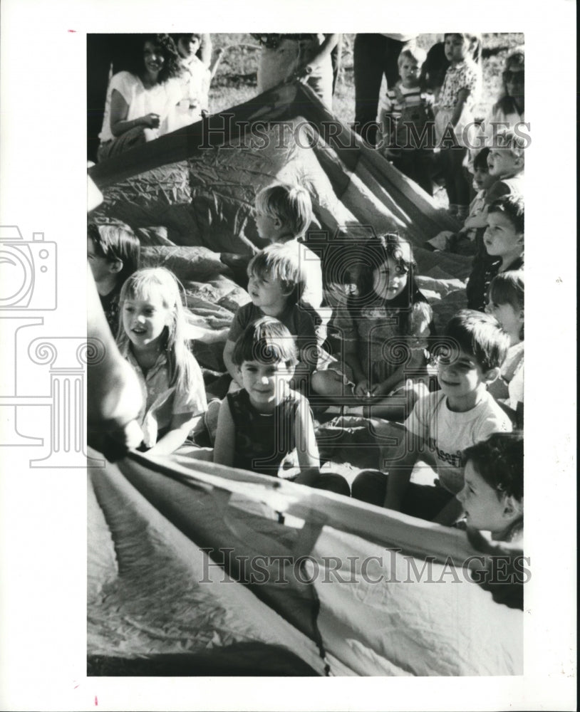 1989 Press Photo Backyard Extravaganza At Children&#39;s Museum in Houston. - Historic Images