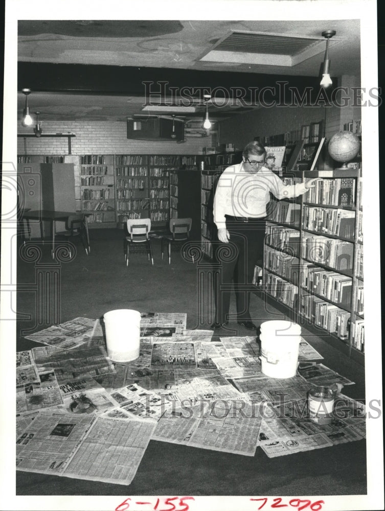 1981 Leaky roof at Cleveland High School, Cleveland Texas - Historic Images