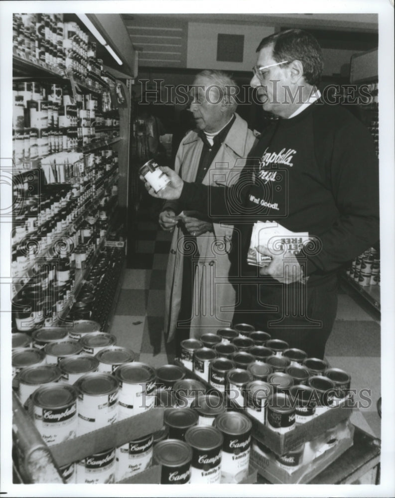 1993 Herbert M. Baum President of Campbell Soup Co in PA Supermarket - Historic Images