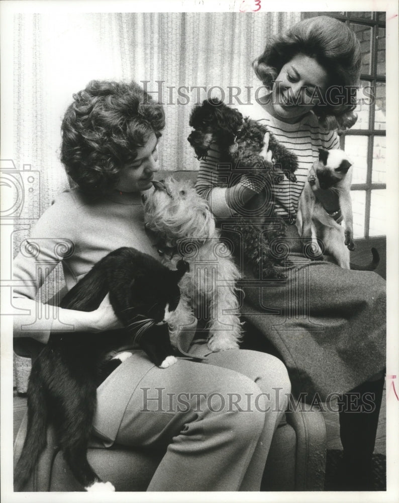 1975 Kappy Muenzer &amp; Monica Haig Citizens for Animal Protection. - Historic Images