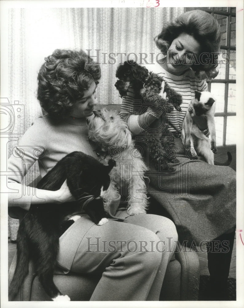 1975 Kappy Muenzer & Monica Haig Citizens for Animal Protection. - Historic Images