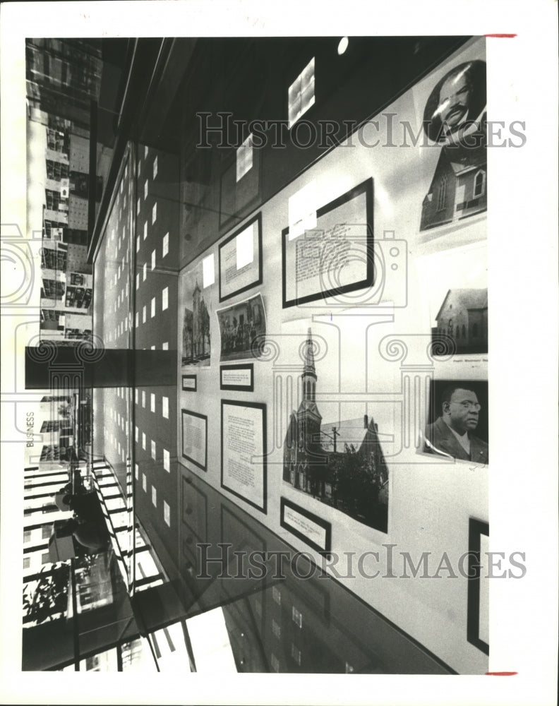 1989 Press Photo Pictorial History of Houston's Black History at Public Library. - Historic Images