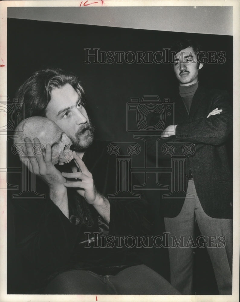 1970 Press Photo Jack Adams Performs Play at University of St. Thomas. - Historic Images