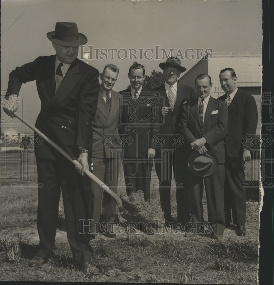1946 Press Photo Officials break ground for Shell Oil - hca15011 - Historic Images