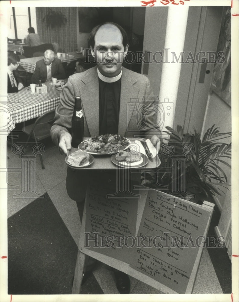 1981 Lunch at the Cloister, Christ Church Cathedral in Houston. - Historic Images